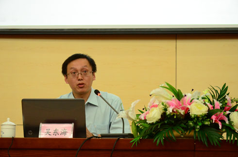 吴东海博士在讲座中