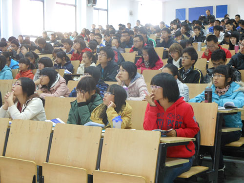 图3为宣讲会现场(材料科学与工程学院、经济与管理学院部分学生)