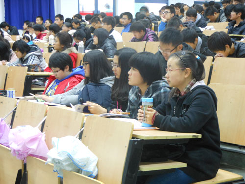 图4为宣讲会现场(计算机学院软件工程专业,自动化学院部分学生)